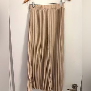 Pleated Oak & Fort skirt